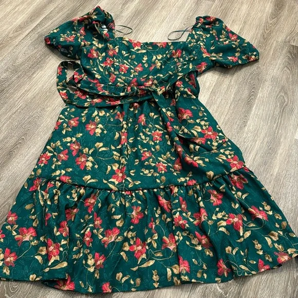 Draper James green floral belted puff sleeve dress lax xl Draper James green floral belted puff sleeve dress lax xl